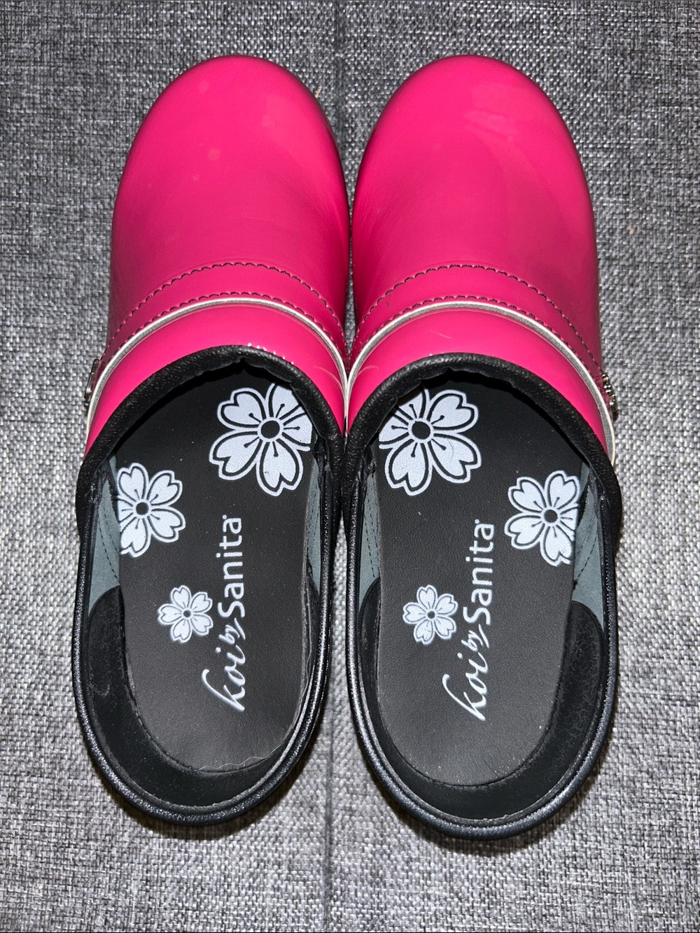 NEW - Sanita Women's Patent Hot Pink Slip-On Clogs - Picture 7 of 8